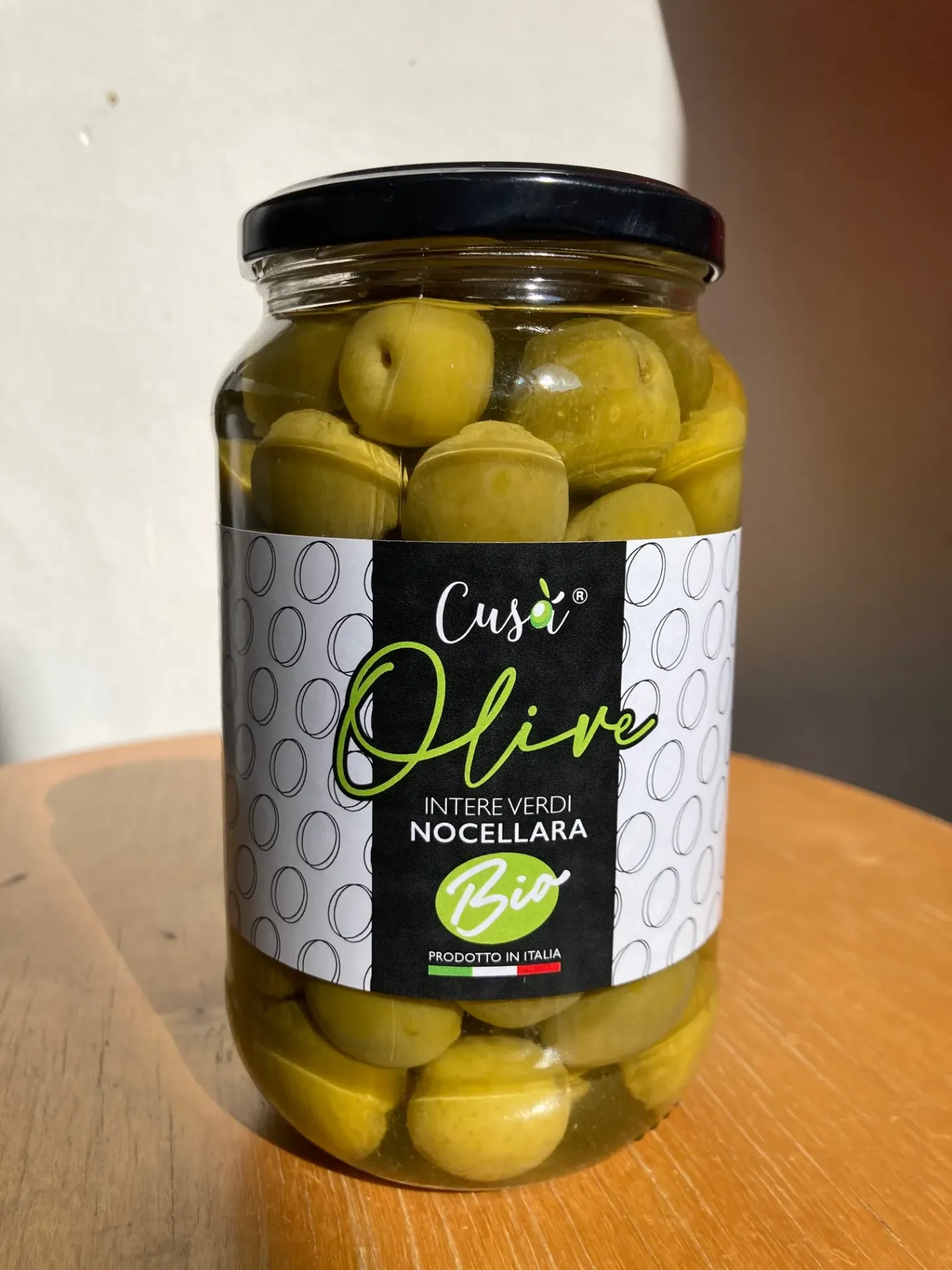 Olive verte entière